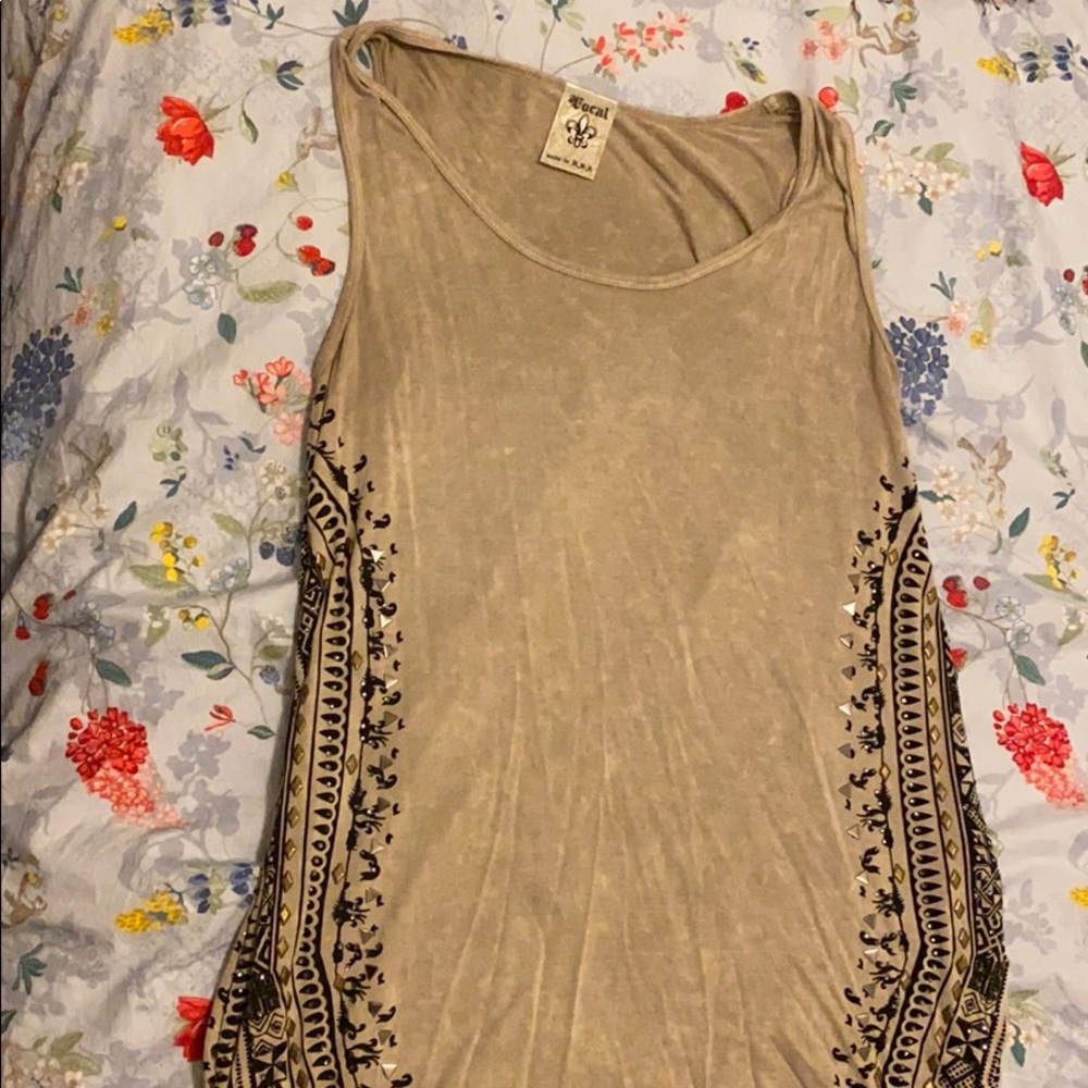 Long sleeveless top with tribal